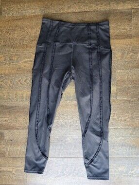 7/8 Fabletics Dark Gray Capri Leggings Size 8